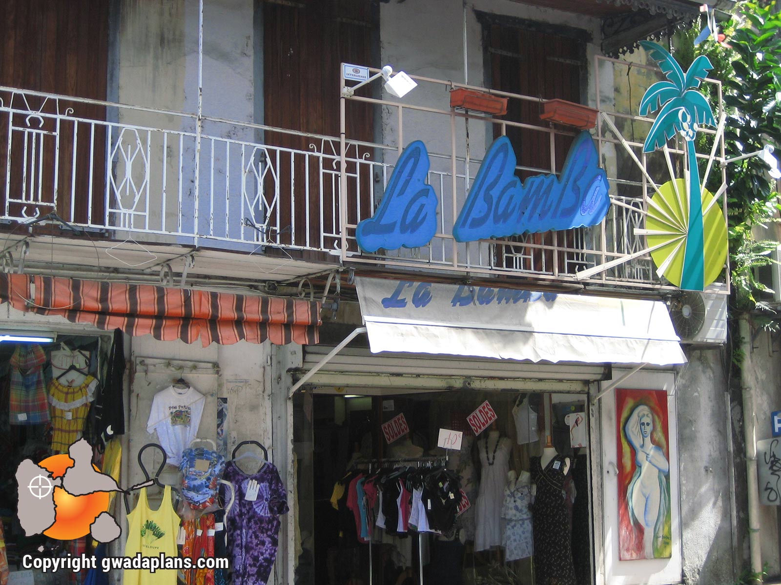 Ville de Basse-Terre : rue commerçante