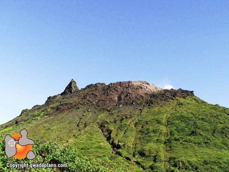 Cratère du volcan La Soufrière de Guadeloupe