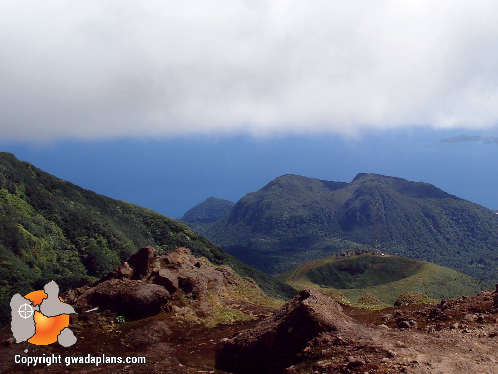 Vue sur La Citerne depuis la Soufrière de Guadeloupe
