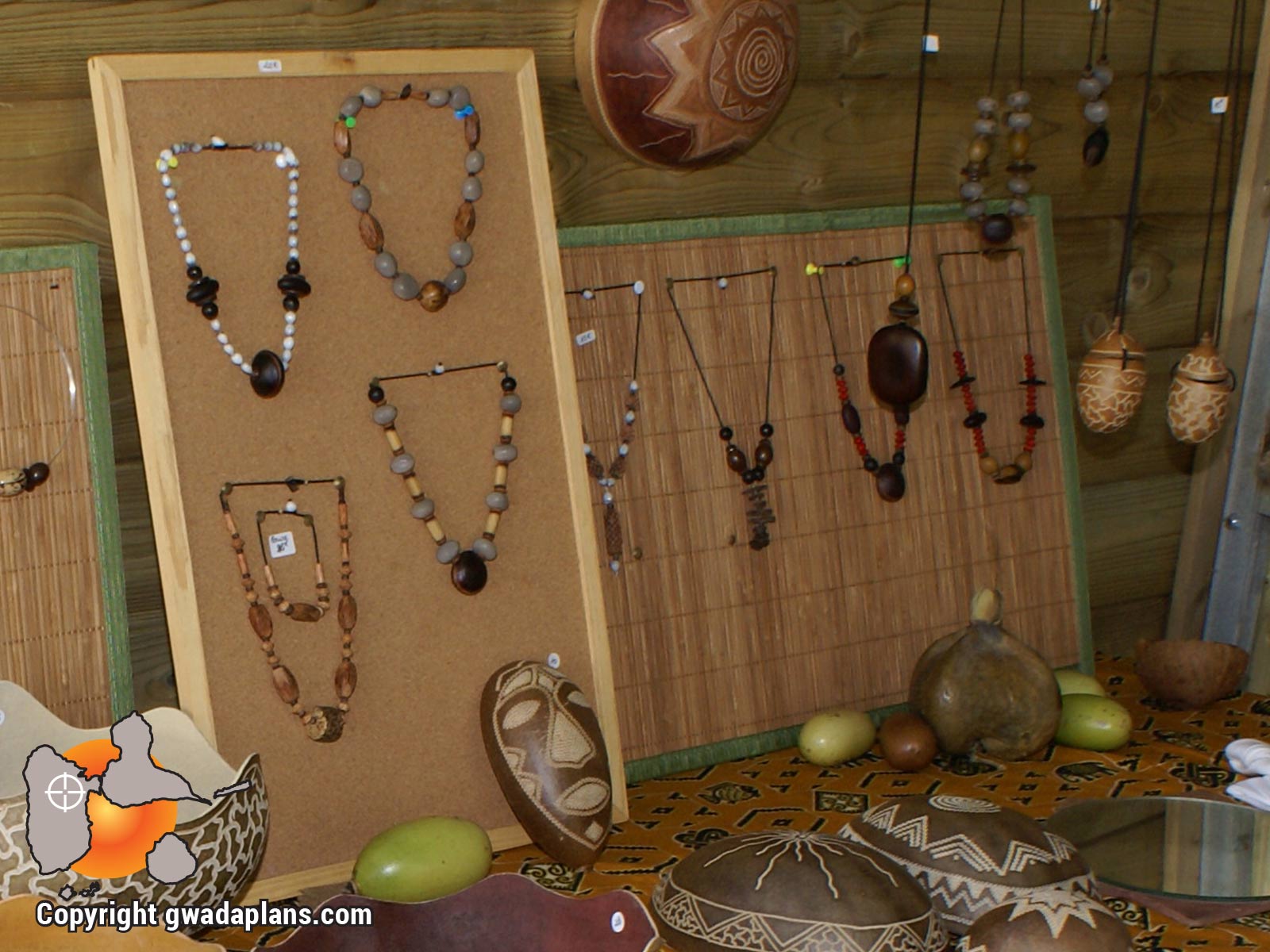 Bijoux en graines - Artisanat de Guadeloupe