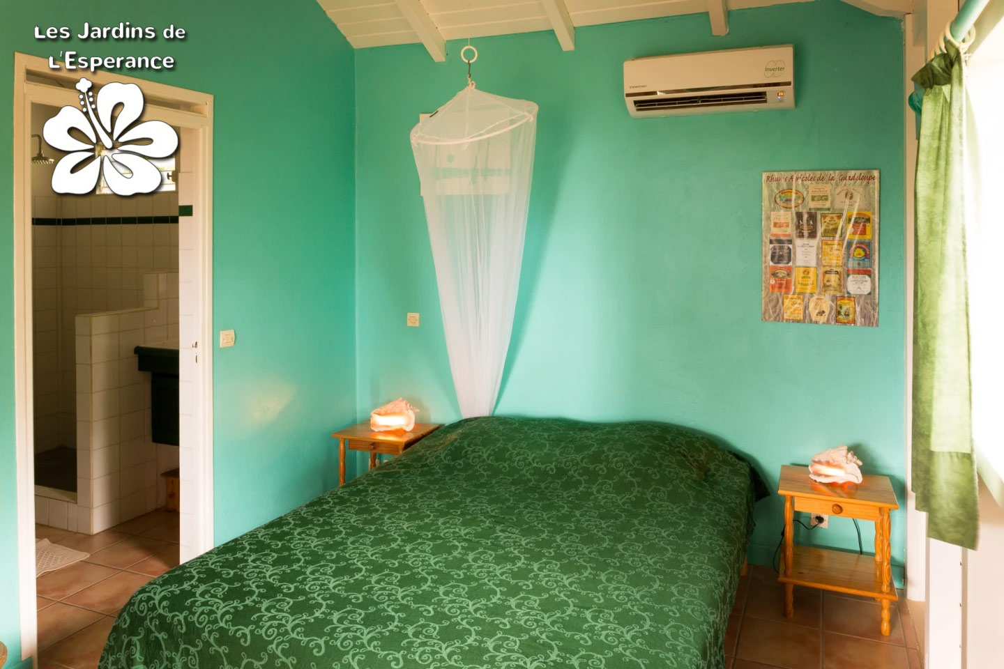 Les Jardins de l'Espérance, chambre double avec sale de bain