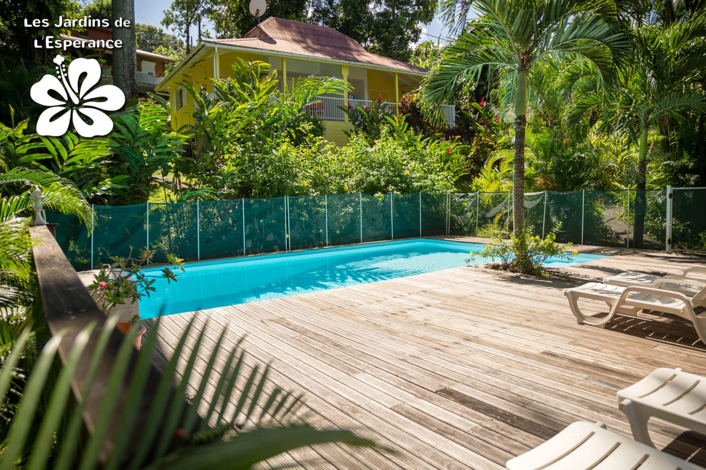 Les Jardins de l'Espérance, la piscine du gîte